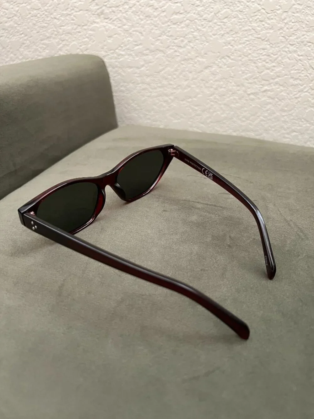 Vintage Y2K Black Cherry Red Oval Cat Eye Sunglasses